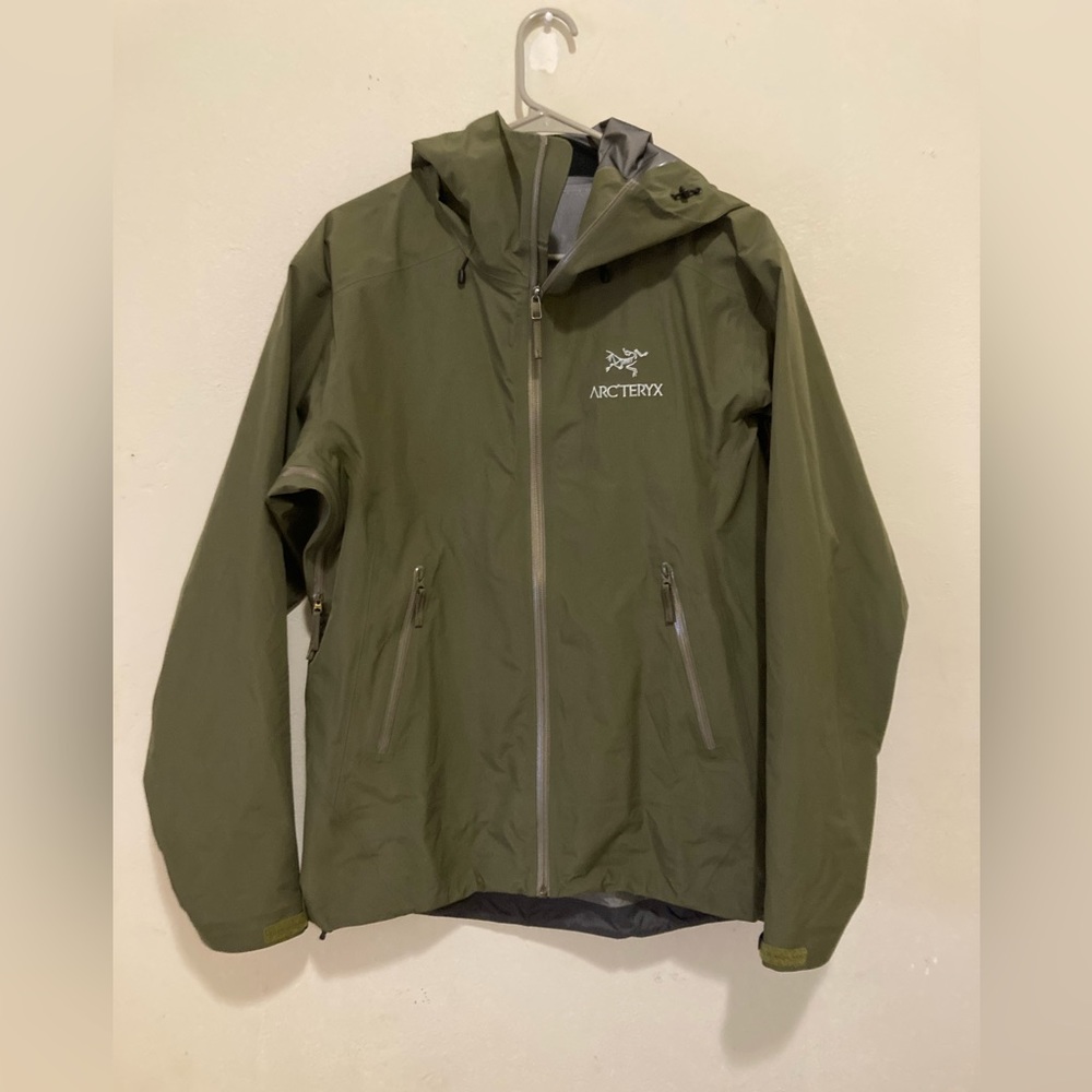 New w/0 tags Arc’teryx beta Lt rain jacket men’s S